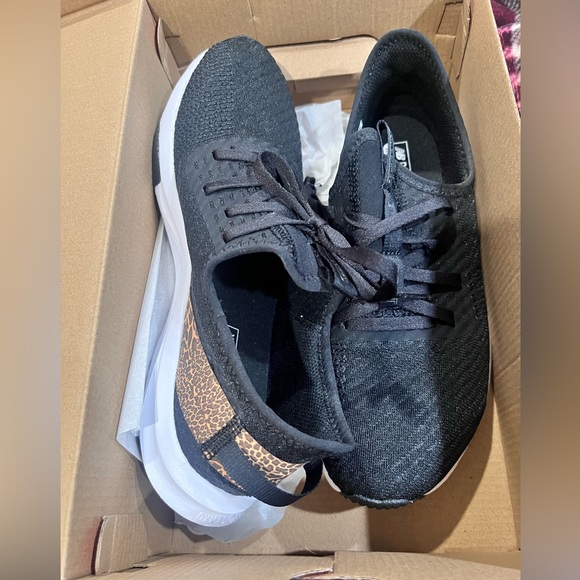 New Balance sneakers size 8.5 women’s - Picture 7 of 8